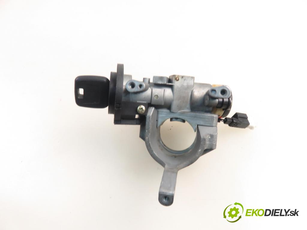 VOLVO S40 I (VS) SEDAN 1999 70,00 1.9 DI - D 4192 T2 1870,00 spinačka  (Spínacia skrinka)