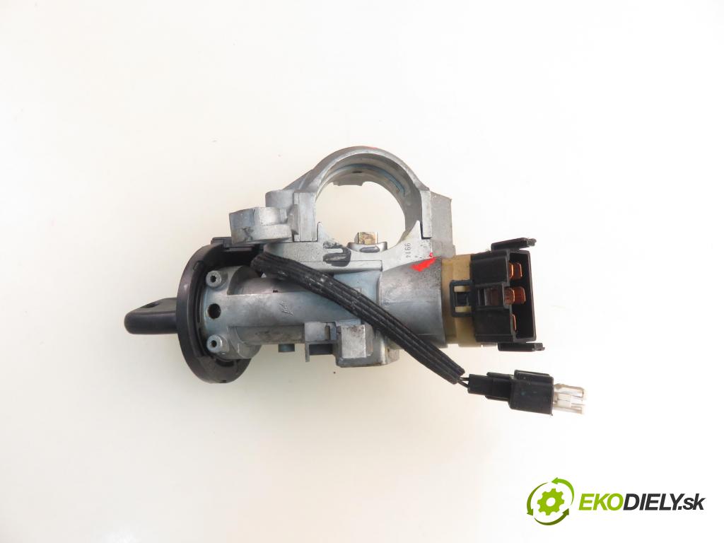 VOLVO S40 I (VS) SEDAN 1999 70,00 1.9 DI - D 4192 T2 1870,00 spinačka  (Spínacia skrinka)