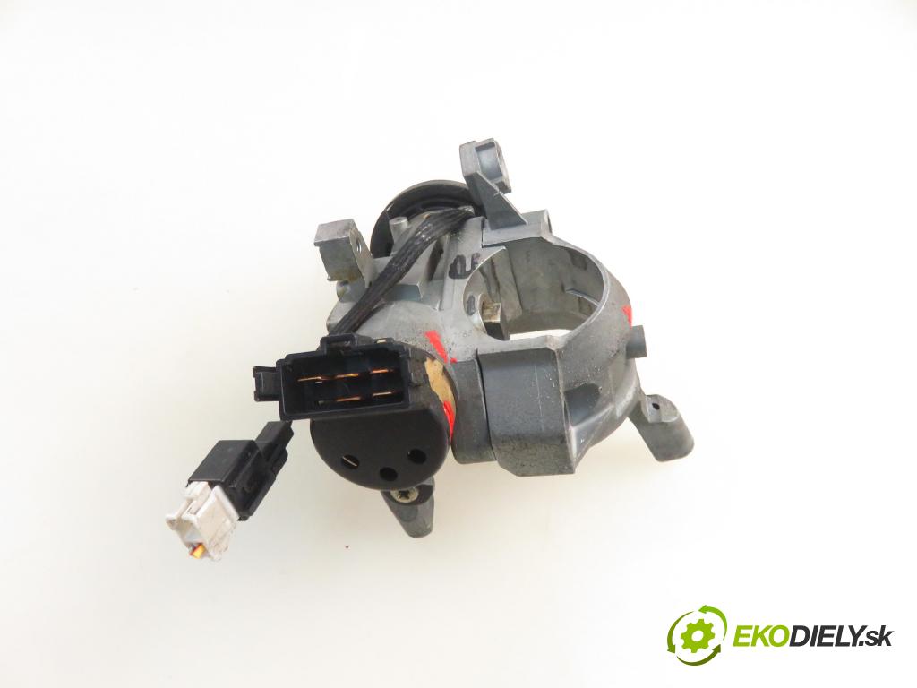 VOLVO S40 I (VS) SEDAN 1999 70,00 1.9 DI - D 4192 T2 1870,00 spinačka  (Spínacia skrinka)