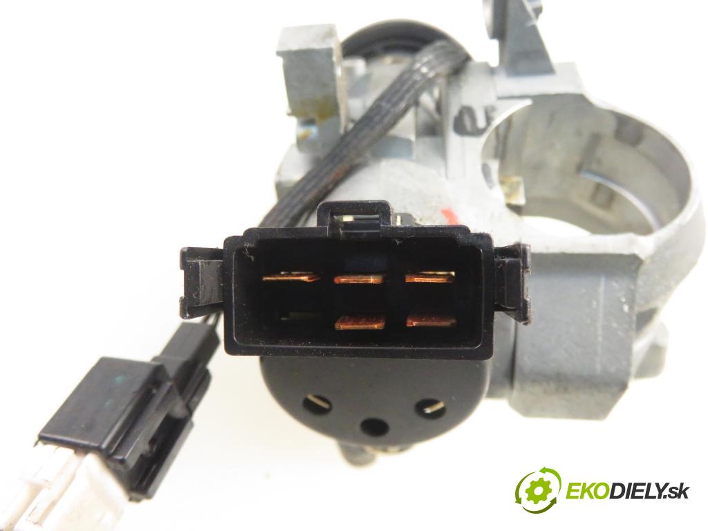 VOLVO S40 I (VS) SEDAN 1999 70,00 1.9 DI - D 4192 T2 1870,00 spinačka  (Spínacia skrinka)