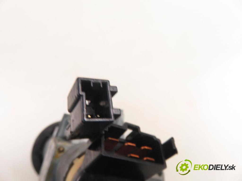 VOLVO S40 I (VS) SEDAN 1999 70,00 1.9 DI - D 4192 T2 1870,00 spinačka  (Spínacia skrinka)