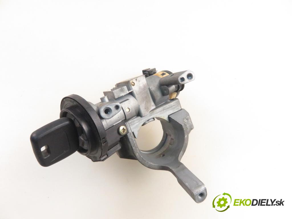 VOLVO S40 I (VS) SEDAN 1999 70,00 1.9 DI - D 4192 T2 1870,00 spinačka  (Spínacia skrinka)