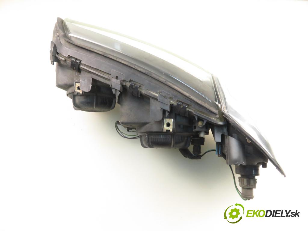 VOLVO S80 I (TS, XY) SEDAN 1999 166,00 2.0 T - B 5204 T3 1984,00 Svetlo PP
