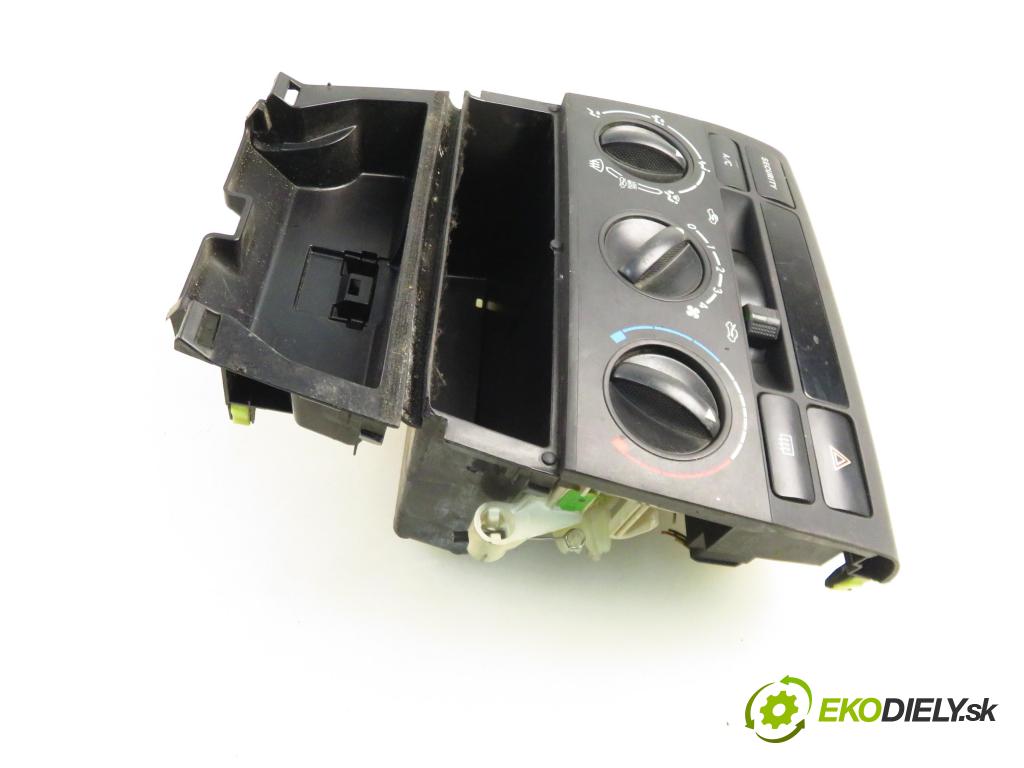TOYOTA COROLLA kombi (_E12_) KOMBI 2004 81,00 1.6 VVT-i (ZZE121_) - 3ZZ-FE 1598,00 Panel kúrenia KLIMATIZACE: 5541102180