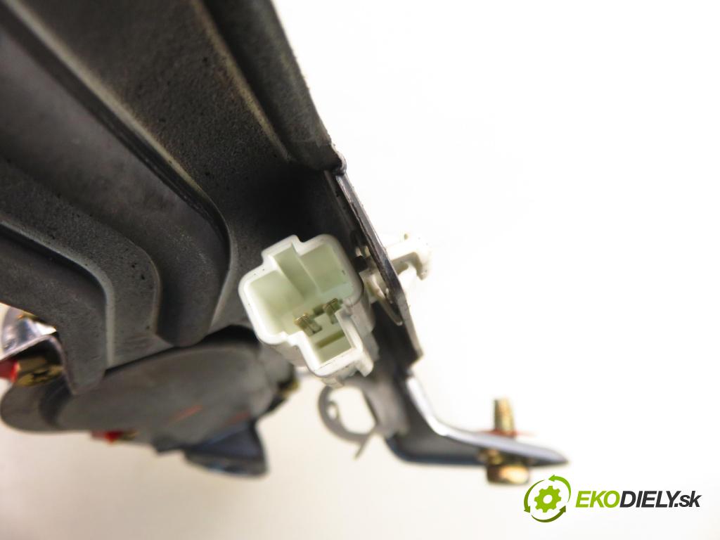 TOYOTA YARIS (_P1_) HB 2004 55,00 1.4 D-4D (NLP10_) - 1ND-TV 1364,00 motorek stěrače ZADNÍ: 8513052010 ; 1592004054