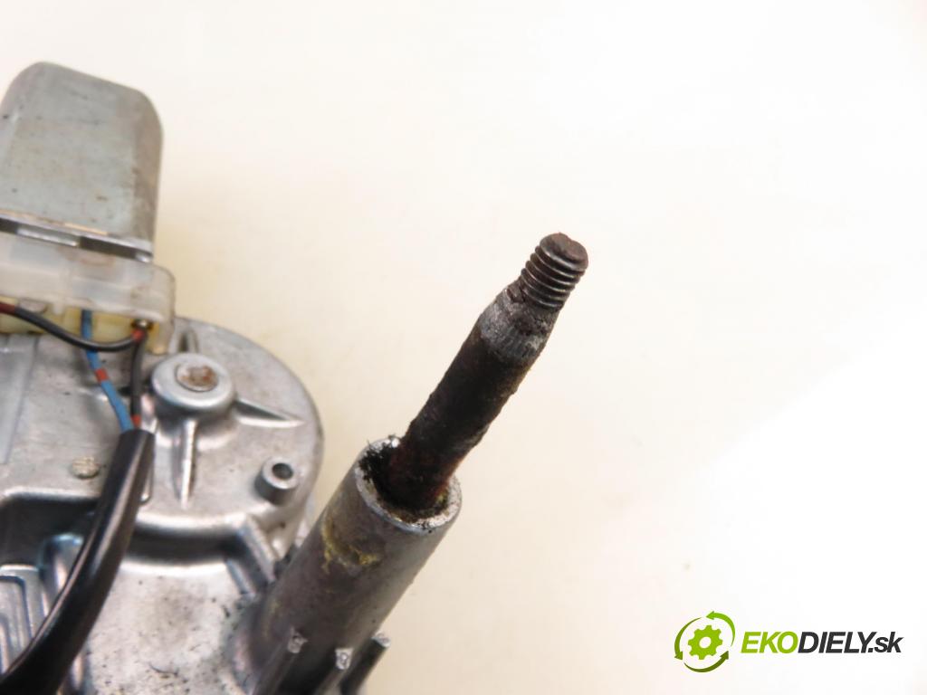 TOYOTA YARIS (_P1_) HB 2004 55,00 1.4 D-4D (NLP10_) - 1ND-TV 1364,00 motorek stěrače ZADNÍ: 8513052010 ; 1592004054
