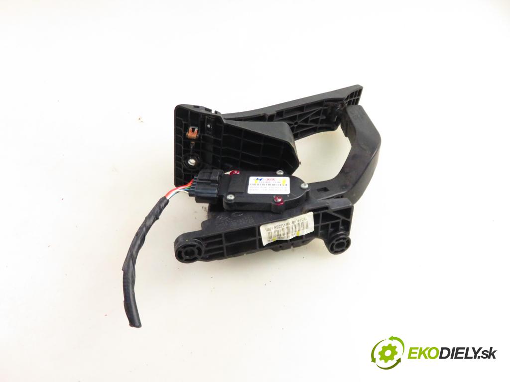 HYUNDAI ix35 (LM, EL, ELH) SUV 2011 135,00 2.0 CRDi 4WD 184 - D4HA 1995,00 Potenciometer plynu 327002S100 ; FIL0180A2S100 (Potenciometer plynového pedálu)
