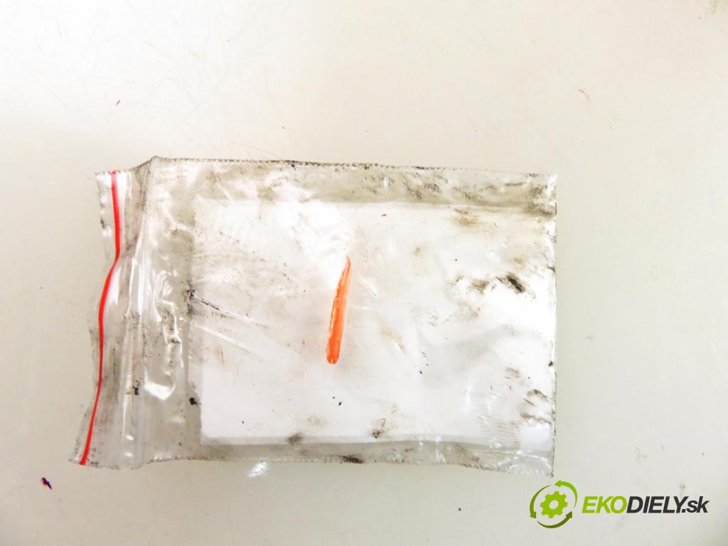 SKODA SUPERB II kombi (3T5) KOMBI 2011 77,00 1.6 TDI - CAYC 1598,00 vstrekovač A2C9626040080 (Vstrekovač paliva)