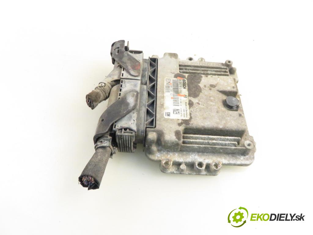 OPEL ZAFIRA B (A05) MINIVAN 2006 88,00 1.9 CDTI 8V 120 - Z 19 DT 1910,00 Riadiaca jednotka Motor 0281013593 ; 55205621