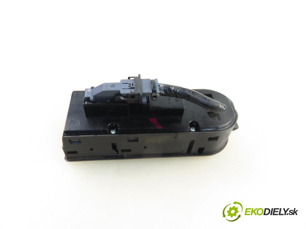 OPEL ZAFIRA B (A05) MINIVAN 2006 88,00 1.9 CDTI 8V 120 - Z 19 DT 1910,00 Panel ovládania okien 13228699