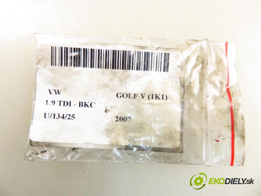 VW GOLF V (1K1) HB 2007 77,00 1.9 TDI PD 105 - BKC 1896,00 vstříkovač 038130073BN ; 0414720313 (Vstřikovače)