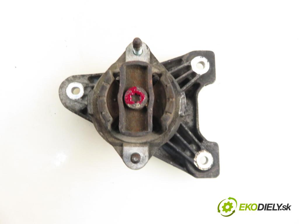 AUDI A4 (8E2, B6) SEDAN 2003 96,00 1.9 TDI quattro - AVF 1896,00 uchycení převodovky 8E0399115E