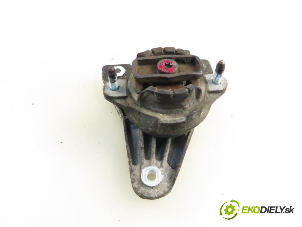 AUDI A4 (8E2, B6) SEDAN 2003 96,00 1.9 TDI quattro - AVF 1896,00 uchycení převodovky 8E0399115E