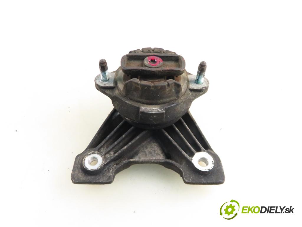 AUDI A4 (8E2, B6) SEDAN 2003 96,00 1.9 TDI quattro - AVF 1896,00 uchycení převodovky 8E0399115E