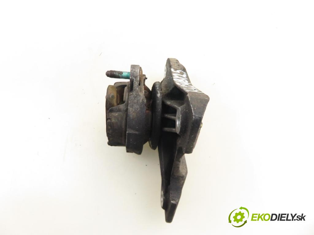 AUDI A4 (8E2, B6) SEDAN 2003 96,00 1.9 TDI quattro - AVF 1896,00 uchycení převodovky 8E0399115E