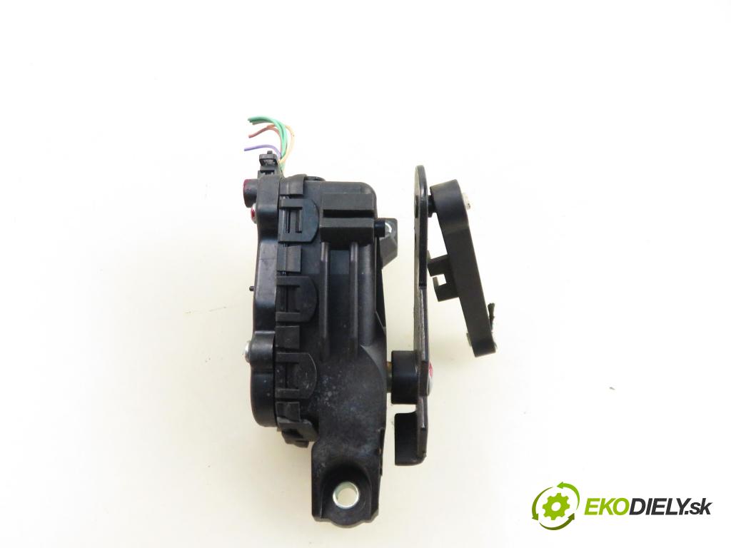 RENAULT CLIO II (BB_, CB_) HB 2006 50,00 1.5 dCi 68 - K9K 714 1461,00 Potenciometer plynu 8200089851 ; 6PV00811924 (Potenciometer plynového pedálu)