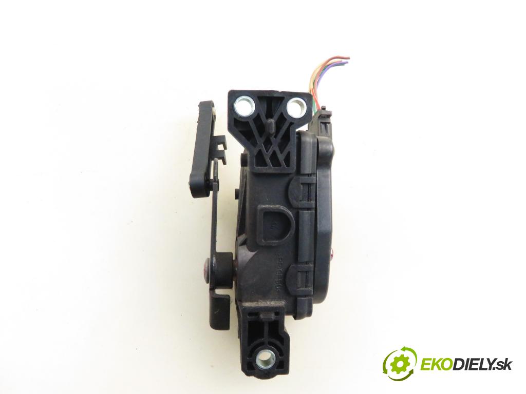 RENAULT CLIO II (BB_, CB_) HB 2006 50,00 1.5 dCi 68 - K9K 714 1461,00 Potenciometer plynu 8200089851 ; 6PV00811924 (Potenciometer plynového pedálu)