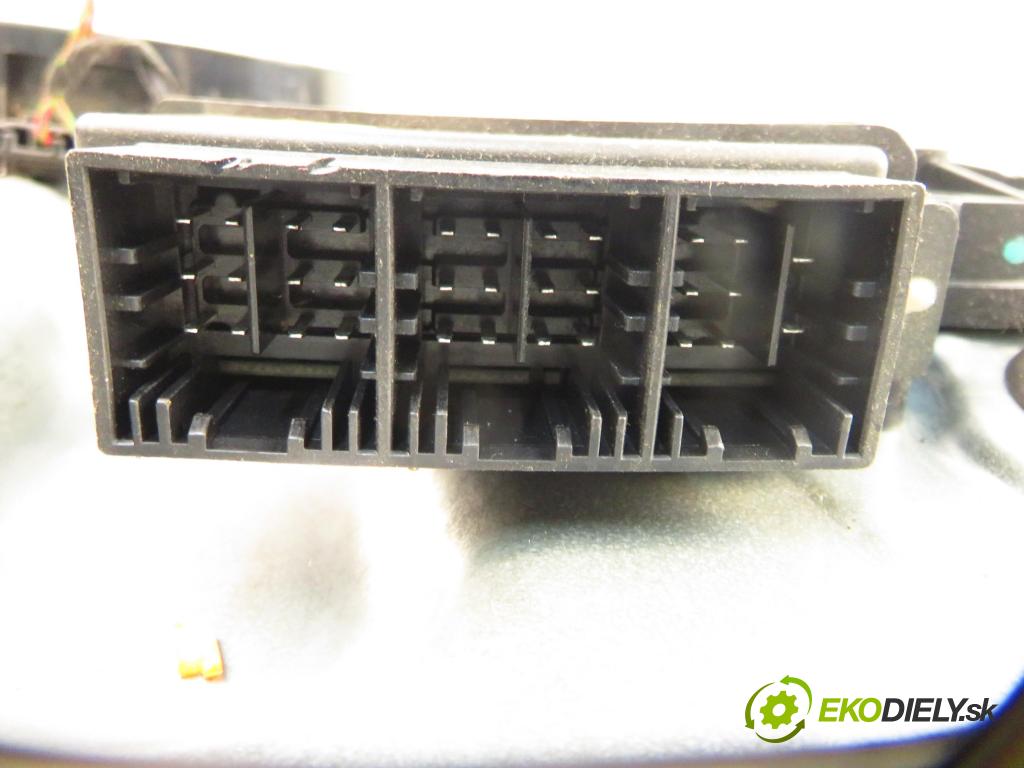 VW POLO (9N_) HB 2003 47,00 1.2 12V 64 - AZQ 1198,00 mechanismus oken 6Q4837461G ; 6Q2959802A ; 6Q4837755