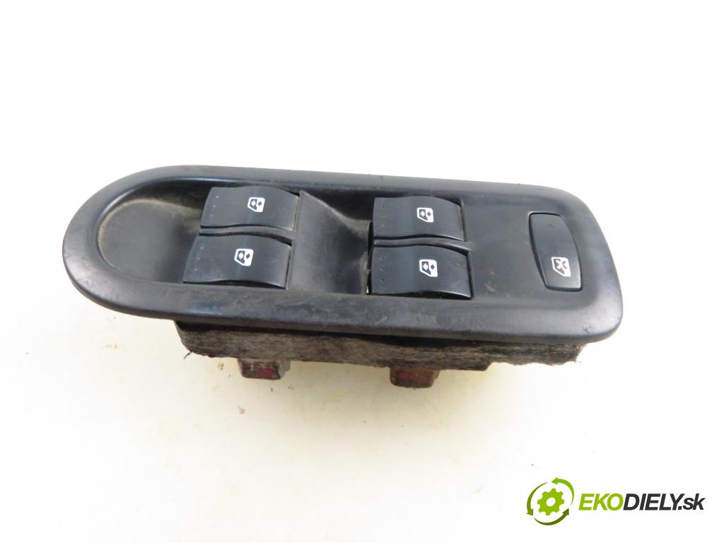 RENAULT SCENIC II (JM0/1_) MINIVAN 2007 0,00 1.9 dCi (JM14) - F9Q 804 1870,00 Panel ovládania okien 156018070C