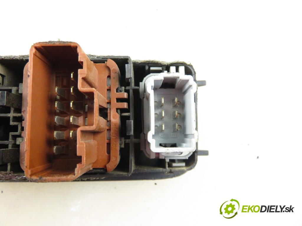 RENAULT SCENIC II (JM0/1_) MINIVAN 2007 0,00 1.9 dCi (JM14) - F9Q 804 1870,00 Panel ovládania okien 156018070C