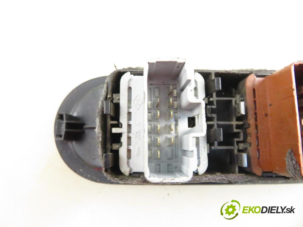 RENAULT SCENIC II (JM0/1_) MINIVAN 2007 0,00 1.9 dCi (JM14) - F9Q 804 1870,00 Panel ovládania okien 156018070C