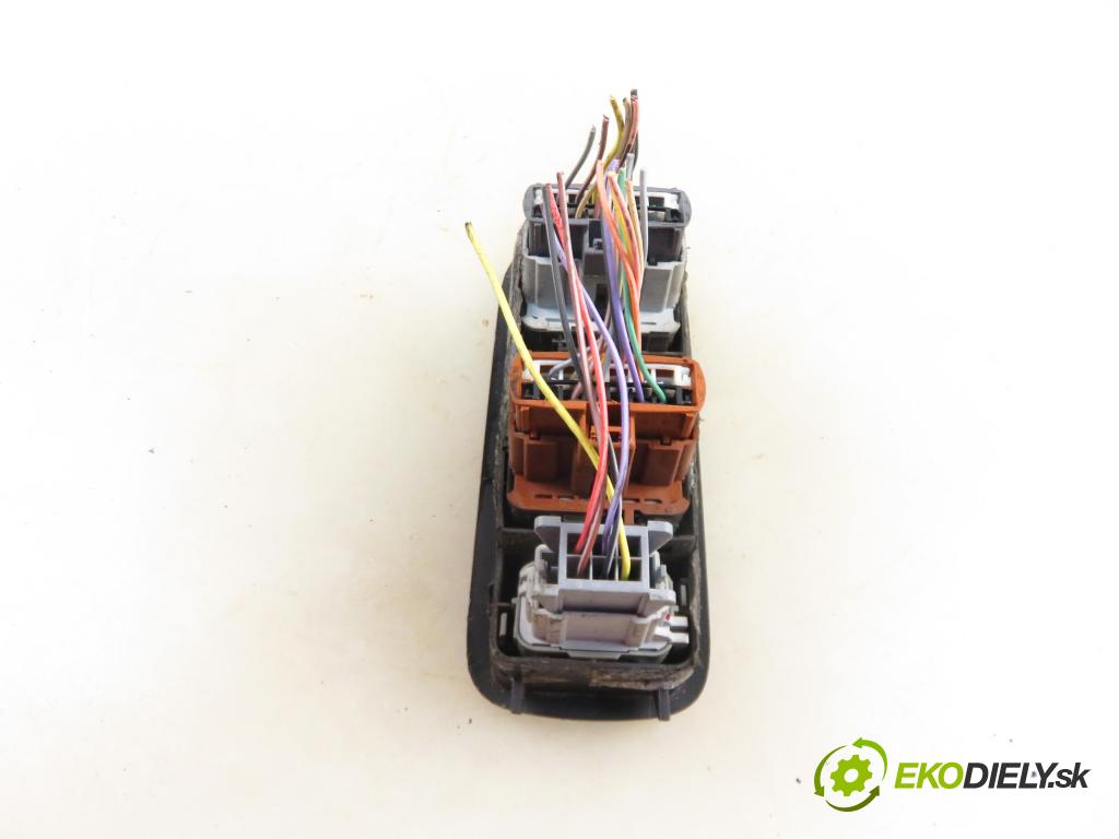 RENAULT SCENIC II (JM0/1_) MINIVAN 2007 0,00 1.9 dCi (JM14) - F9Q 804 1870,00 Panel ovládania okien 156018070C