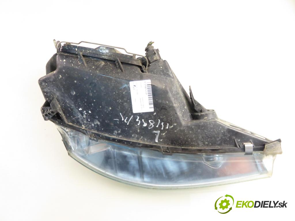FORD FOCUS Turnier (DNW) KOMBI 2003 74,00 1.6 16V - FYDB 1596,00 Svetlo LP 2M5113W030BE