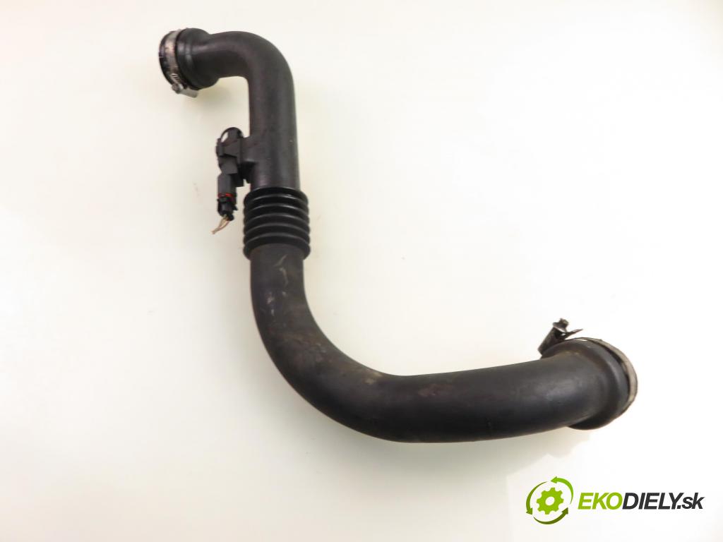 RENAULT MEGANE II (BM0/1_, CM0/1_) HB 2003 88,00 1.9 dCi 120 - F9Q 800 1870,00 Rúra intercoolera turba 8200201617B ; 8200363471