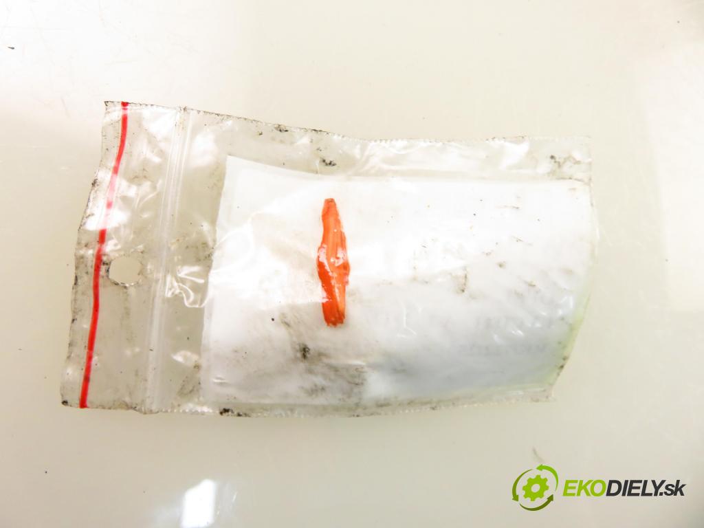 OPEL CORSA D (S07) HB 2011 70,00 1.3 CDTI - A 13 DTE 1248,00 vstrekovač 0445110326 (Vstrekovač paliva)