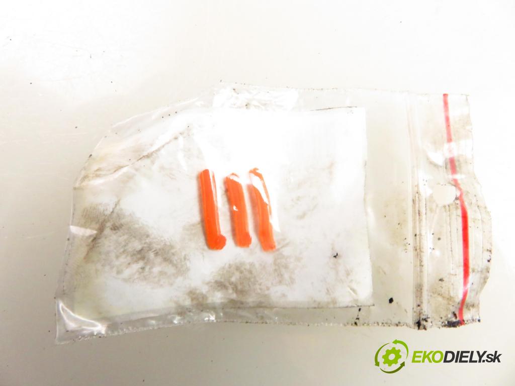 OPEL CORSA D (S07) HB 2011 70,00 1.3 CDTI - A 13 DTE 1248,00 vstrekovač 0445110326 (Vstrekovač paliva)