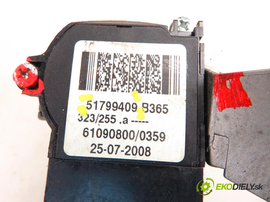 CITROEN NEMO Skrzynia (AA_) FURGON 2008 50,00 1.4 HDi - 8HS (DV4TED) 1398,00 spínačka 51799409 (Spínací skříňky a klíče)