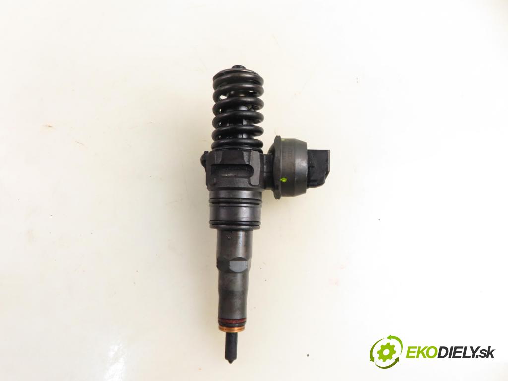 VW PASSAT B6 (3C2) SEDAN 2006 77,00 1.9 TDI PD 105 - BKC 1896,00 Vstrekovač 038130073AG (Vstrekovač paliva)