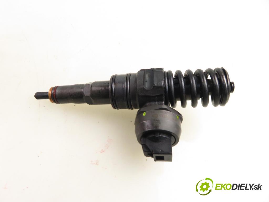 VW PASSAT B6 (3C2) SEDAN 2006 77,00 1.9 TDI PD 105 - BKC 1896,00 Vstrekovač 038130073AG (Vstrekovač paliva)