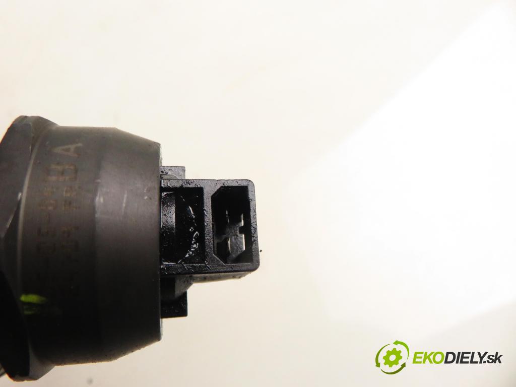 VW PASSAT B6 (3C2) SEDAN 2006 77,00 1.9 TDI PD 105 - BKC 1896,00 Vstrekovač 038130073AG (Vstrekovač paliva)