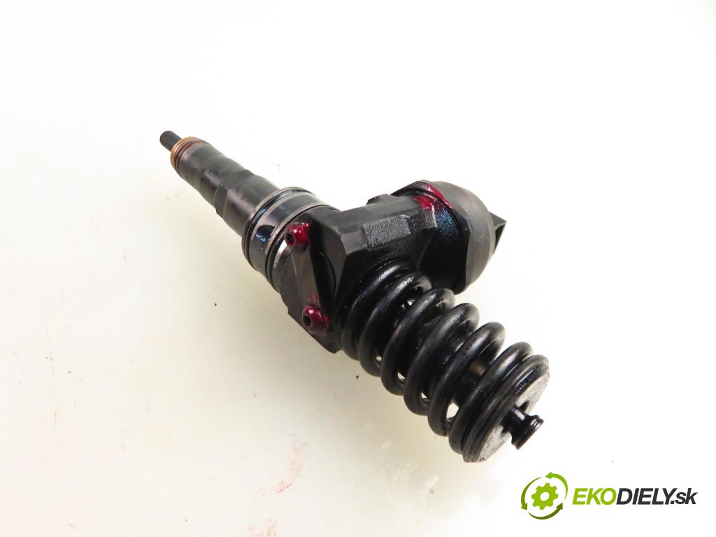 VW PASSAT B6 (3C2) SEDAN 2006 77,00 1.9 TDI PD 105 - BKC 1896,00 Vstrekovač 038130073AG (Vstrekovač paliva)