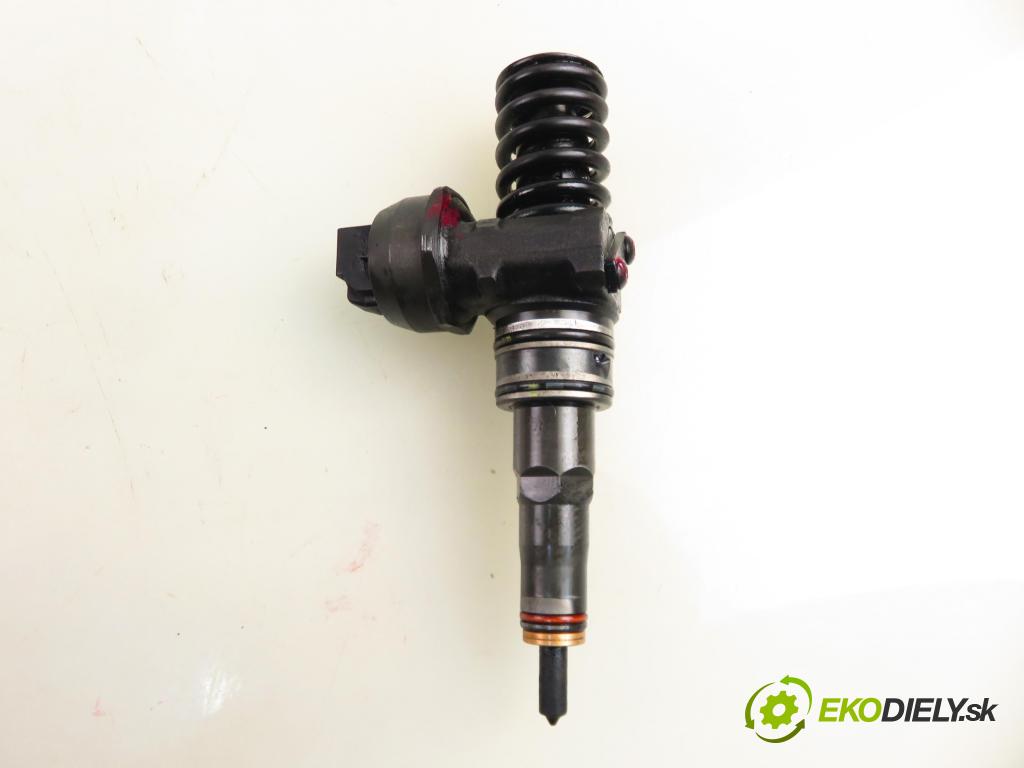 VW PASSAT B6 (3C2) SEDAN 2006 77,00 1.9 TDI PD 105 - BKC 1896,00 vstříkovač 038130073AG (Vstřikovač paliva)