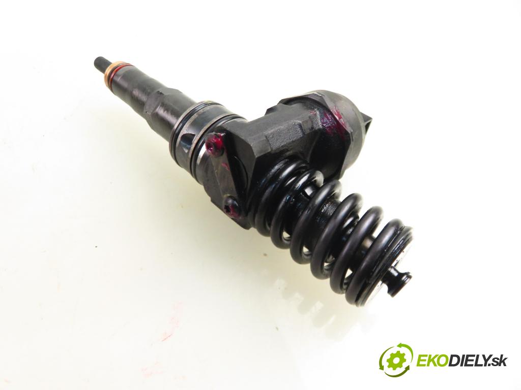 VW PASSAT B6 (3C2) SEDAN 2006 77,00 1.9 TDI PD 105 - BKC 1896,00 vstříkovač 038130073AG (Vstřikovač paliva)