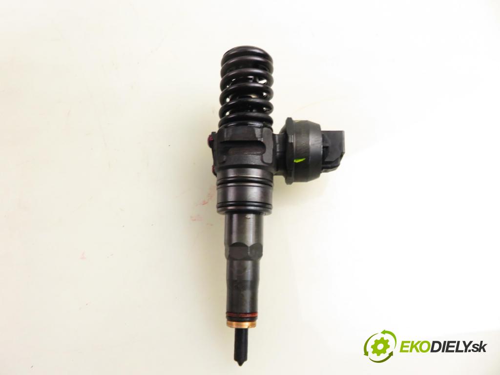 VW PASSAT B6 (3C2) SEDAN 2006 77,00 1.9 TDI PD 105 - BKC 1896,00 vstříkovač 038130073AG (Vstřikovač paliva)