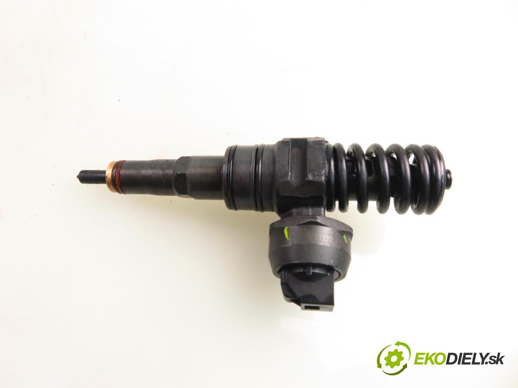 VW PASSAT B6 (3C2) SEDAN 2006 77,00 1.9 TDI PD 105 - BKC 1896,00 vstříkovač 038130073AG (Vstřikovač paliva)