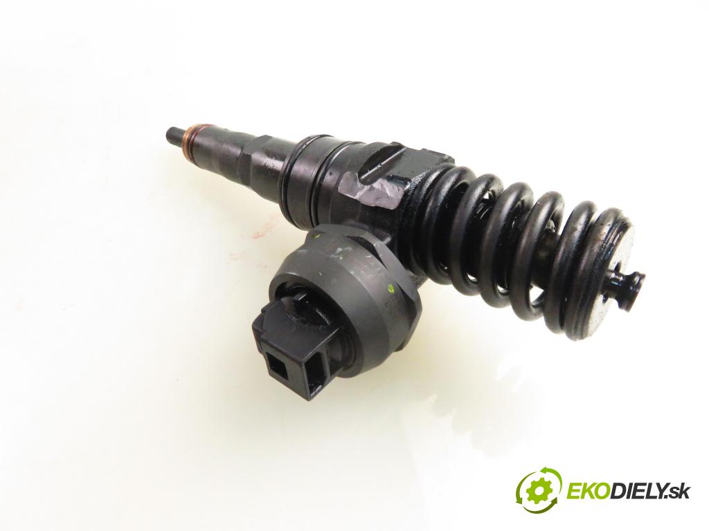 VW PASSAT B6 (3C2) SEDAN 2006 77,00 1.9 TDI PD 105 - BKC 1896,00 vstříkovač 038130073AG (Vstřikovač paliva)