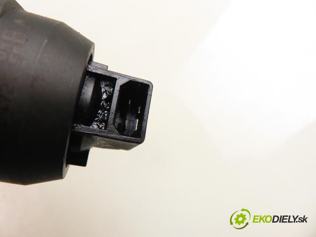 VW PASSAT B6 (3C2) SEDAN 2006 77,00 1.9 TDI PD 105 - BKC 1896,00 vstříkovač 038130073AG (Vstřikovač paliva)