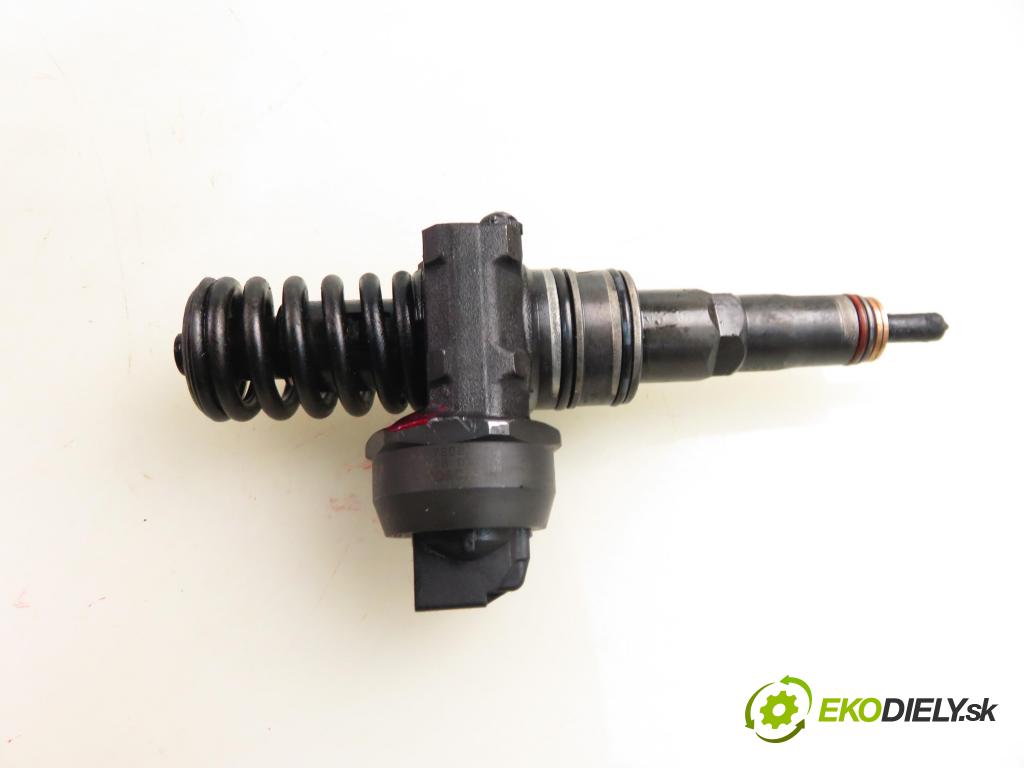 VW PASSAT B6 (3C2) SEDAN 2006 77,00 1.9 TDI PD 105 - BKC 1896,00 vstříkovač 038130073AG (Vstřikovač paliva)
