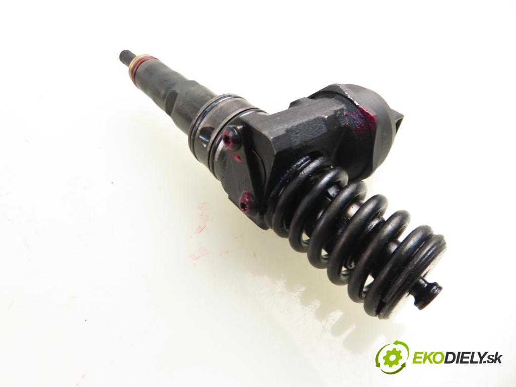 VW PASSAT B6 (3C2) SEDAN 2006 77,00 1.9 TDI PD 105 - BKC 1896,00 vstříkovač 038130073AG (Vstřikovač paliva)