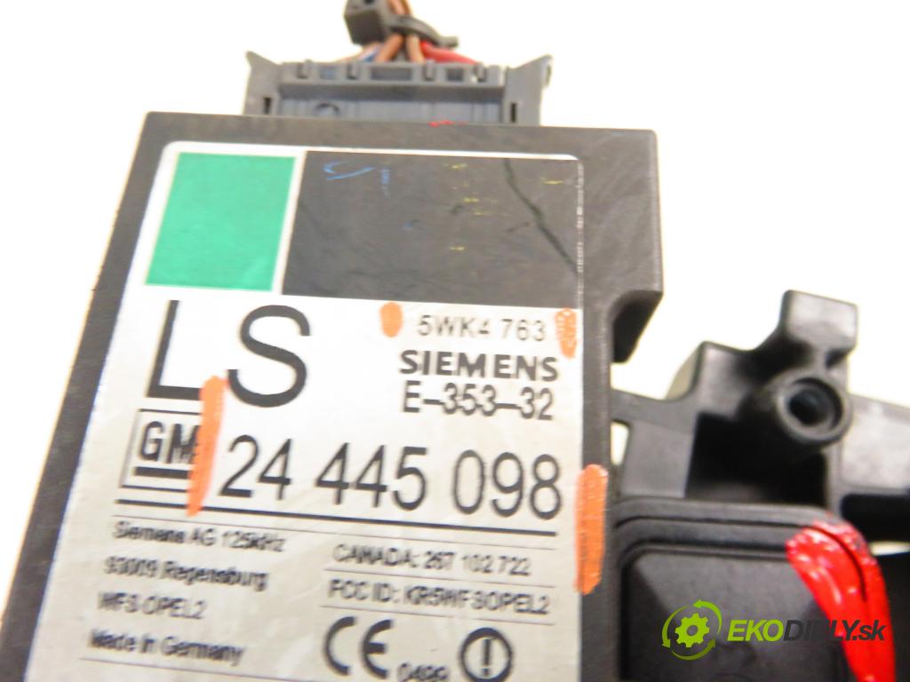 OPEL ZAFIRA A Nadwozie Wielkopojemne (MPV) (T98)  MINIVAN 1999 92,00 1.8 16V 125 - Z 18 XE 1796,00 spinačka 24445098 ; 5WK4763 (Spínacia skrinka)