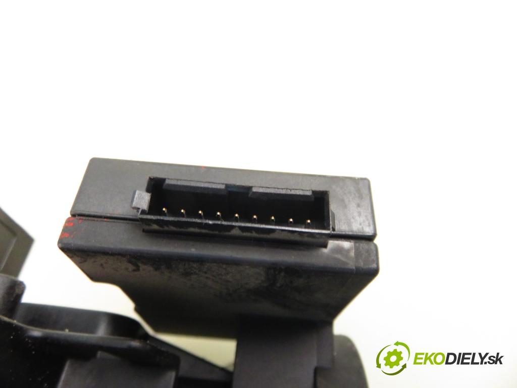 OPEL ZAFIRA A Nadwozie Wielkopojemne (MPV) (T98)  MINIVAN 1999 92,00 1.8 16V 125 - Z 18 XE 1796,00 spinačka 24445098 ; 5WK4763 (Spínacia skrinka)