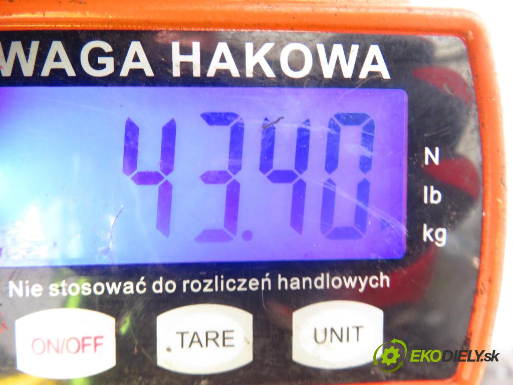 SEAT TOLEDO II (1M2) SEDAN 2001 74,00 1.6 - AKL 1595,00 výztuha zadní část ABS
