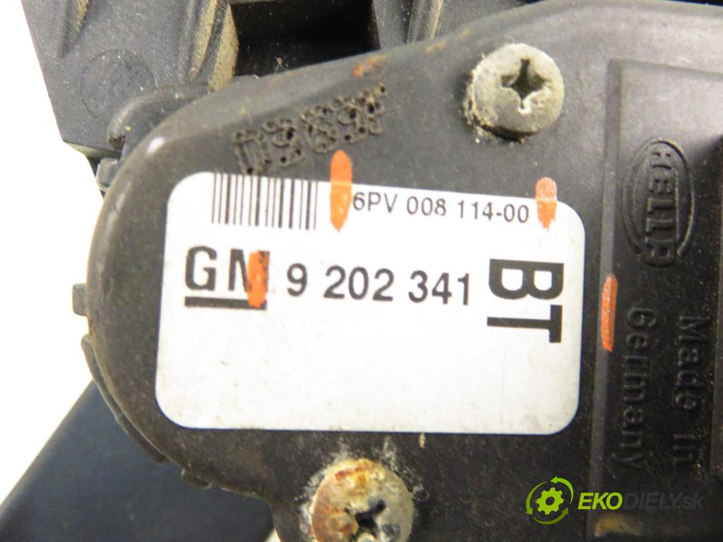 OPEL ZAFIRA A Nadwozie Wielkopojemne (MPV) (T98)  MINIVAN 1999 92,00 1.8 16V 125 - Z 18 XE 1796,00 potenciometr plynového pedálu 9202341BT ; 6PV00811400 (Pedály)