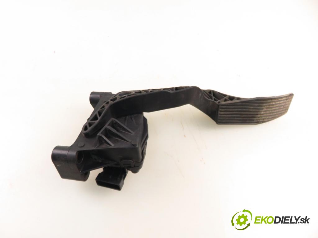 OPEL ZAFIRA A Nadwozie Wielkopojemne (MPV) (T98)  MINIVAN 1999 92,00 1.8 16V 125 - Z 18 XE 1796,00 potenciometr plynového pedálu 9202341BT ; 6PV00811400 (Pedály)