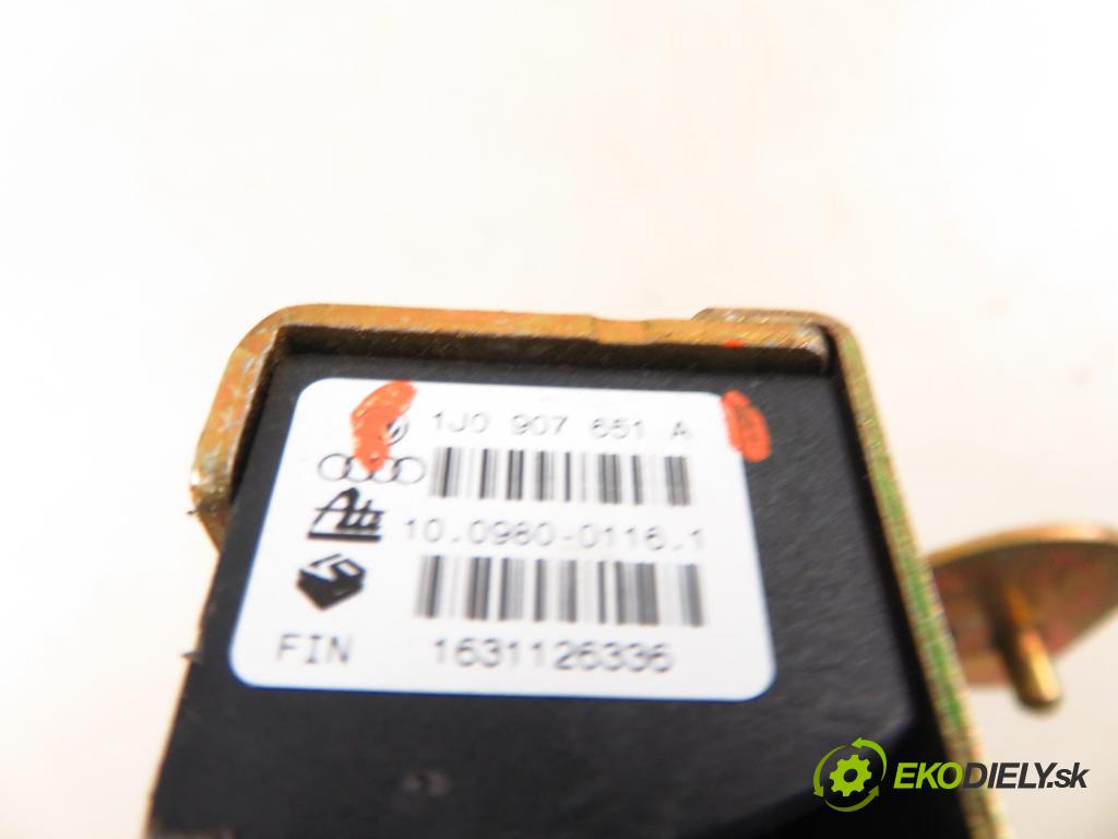 VW BORA (1J2) SEDAN 2001 77,00 1.6 16V - AUS 1598,00 snímač ESP 1J0907657A ; 10098000311 ; 1J0907651A