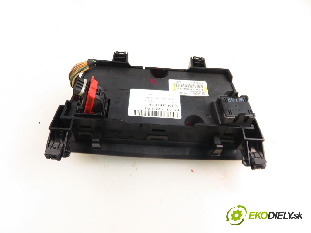 FIAT LINEA (323_) SEDAN 2007 0,00 1.3 D Multijet - 199 A2.000 1248,00 Panel kúrenia KLIMATRONIK 735459252